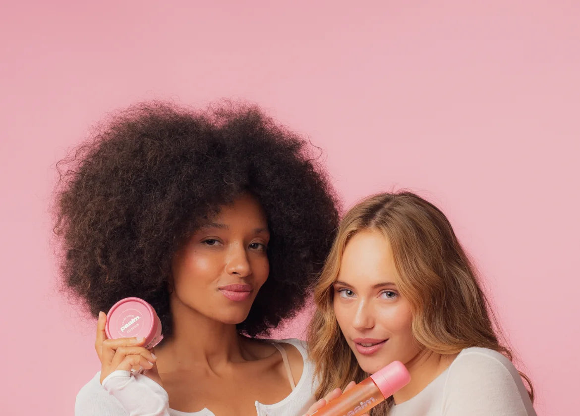 Deux modèles avec la crème corps et la brume Candy Sweet